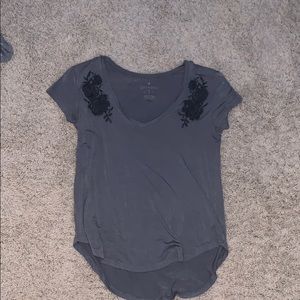 grey flowy v neck shirt